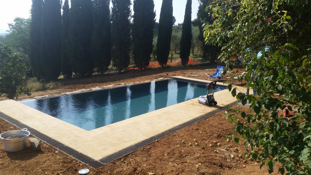 piscina a sfioro