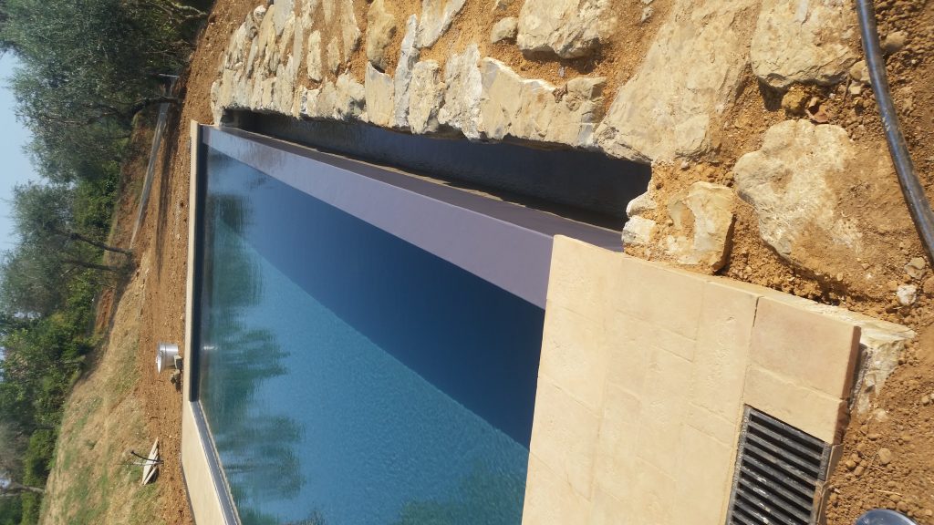piscina a sfioro