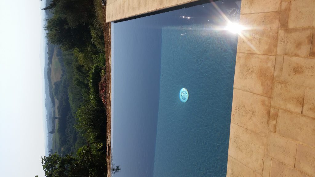 Piscina a sfioro